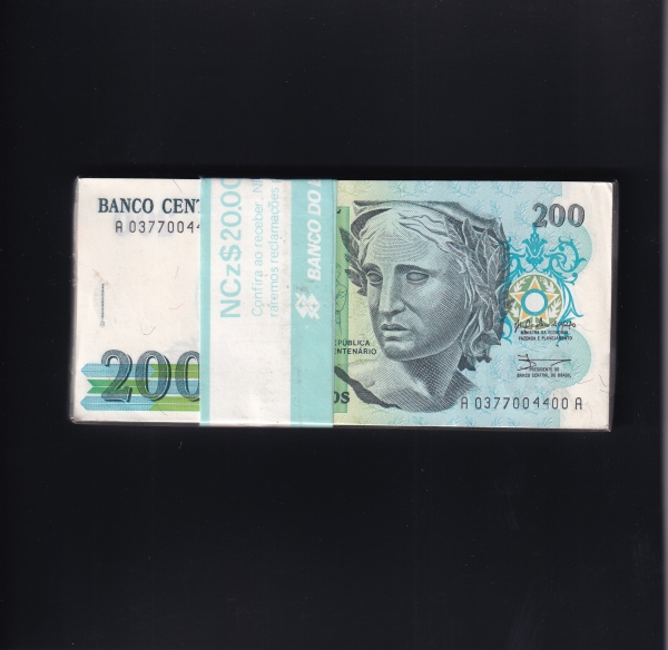 BRAZIL--#229-SCULPTURE OF THE REPUBLIC(ٴϿ ü ġ )-100 Ұ-200 CRUZEIROS-1990