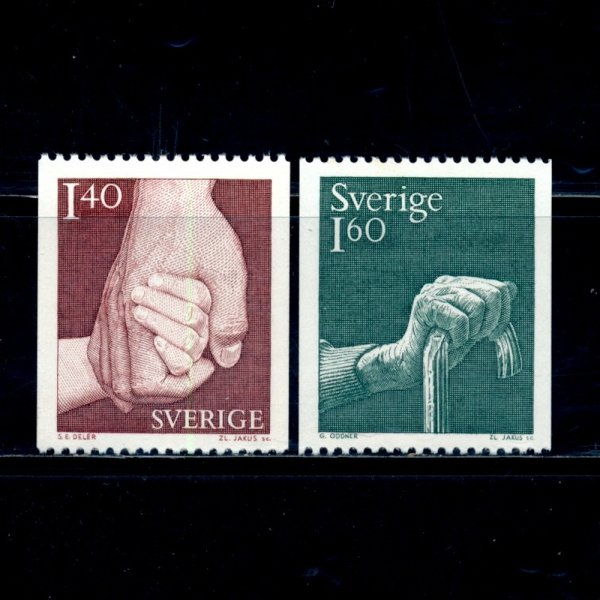 SWEDEN()-#1321~2(2)-CHILD HOLDING ADULT\