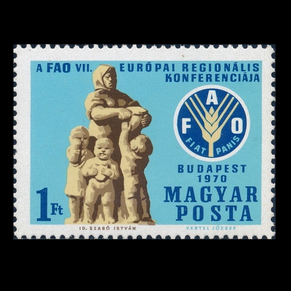 HUNGARY(�밡��)-#2035-1fo-MOTHER GIVING READ TO HER CHILDREN, FAO EMBLEM(��Ӵϰ� �ڳ�鿡�� ���� �����ִ�, FAO)-1970.9.21��