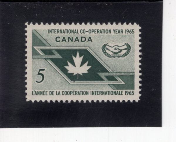 CANADA(ĳ����)-437-5c-MAPLE LEAF AND HAND ICY EMBLEM(��ǳ��, ���� ������ ��)-1965.3.3��